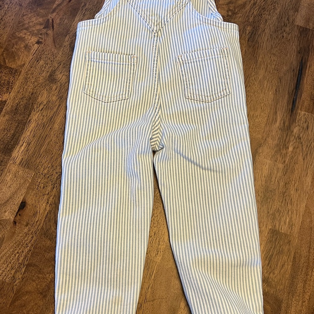 Classic OshKosh pinstripe overall size 3T - Picture 4 of 4